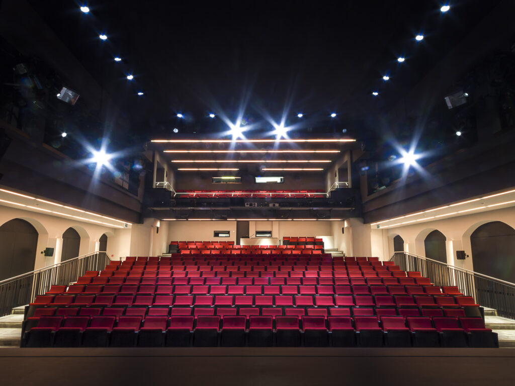 Gewandhaus Zwickau, innen zeitgemäße Architektur und Bühnentechnik. Foto: Theater Plauen-Zwickau